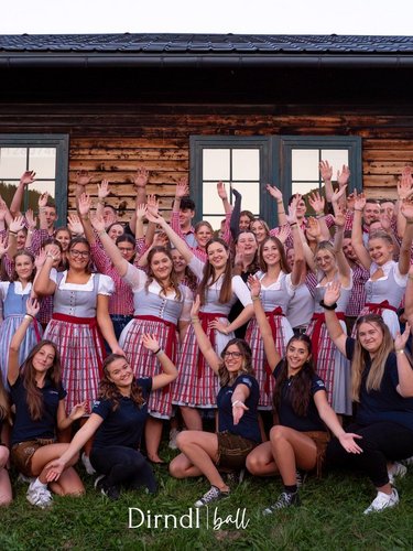 Gruppenfoto Dirndlball 2024